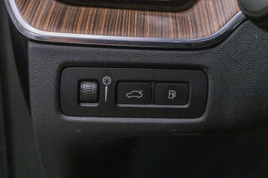 2021 Volvo XC60 Recharge T8 INSCIPTION EXPRESSION ADVANCED CLIMATE PREMIUM-17