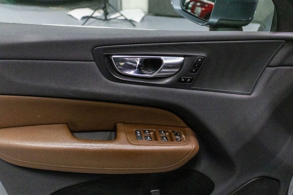 2021 Volvo XC60 Recharge T8 INSCIPTION EXPRESSION ADVANCED CLIMATE PREMIUM-23