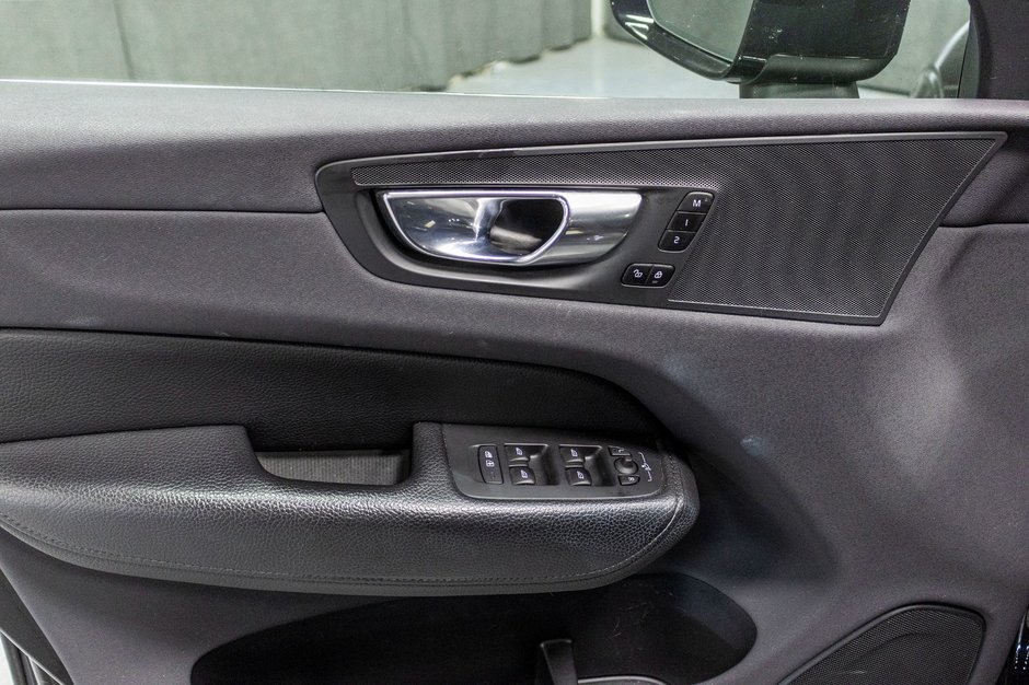 2021 Volvo XC60 Recharge T8 INSCRIPTION EXPRESSION PREMIUM CLIMATE-17