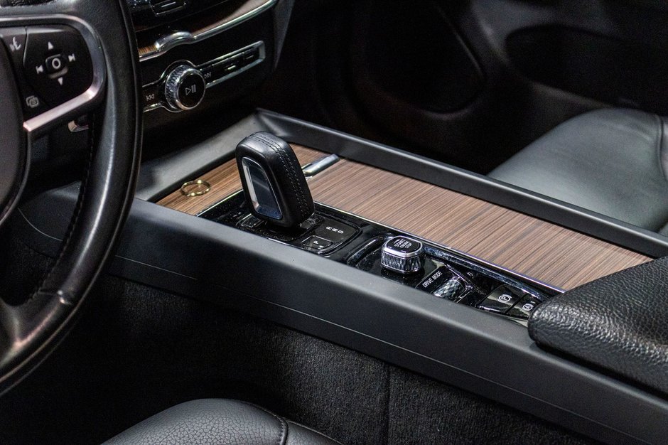 2021 Volvo XC60 Recharge T8 INSCRIPTION EXPRESSION PREMIUM CLIMATE-10