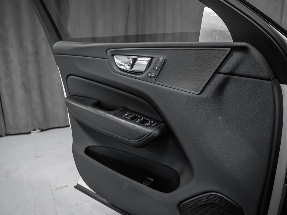 2021 Volvo XC60 Recharge T8 INSCRIPTION EXPRESSION-8