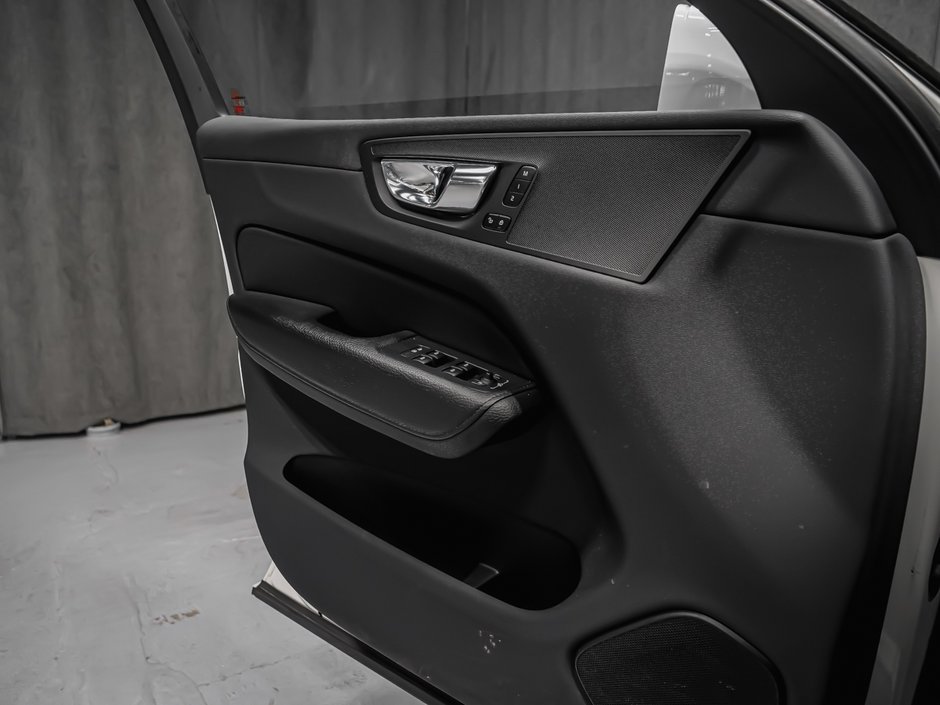 2021 Volvo XC60 Recharge T8 INSCRIPTION EXPRESSION CLIMATE PREMIUM-9