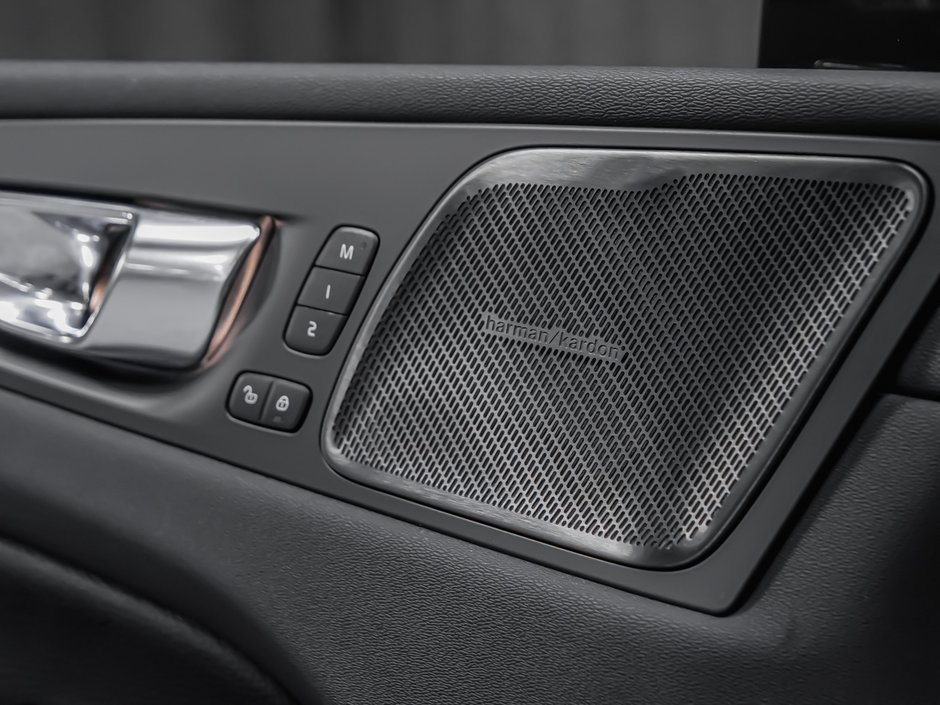 2021 Volvo XC60 Recharge T8 INSCRIPTION EXPRESSION ADVANCED CLIMATE PREMIUM-10