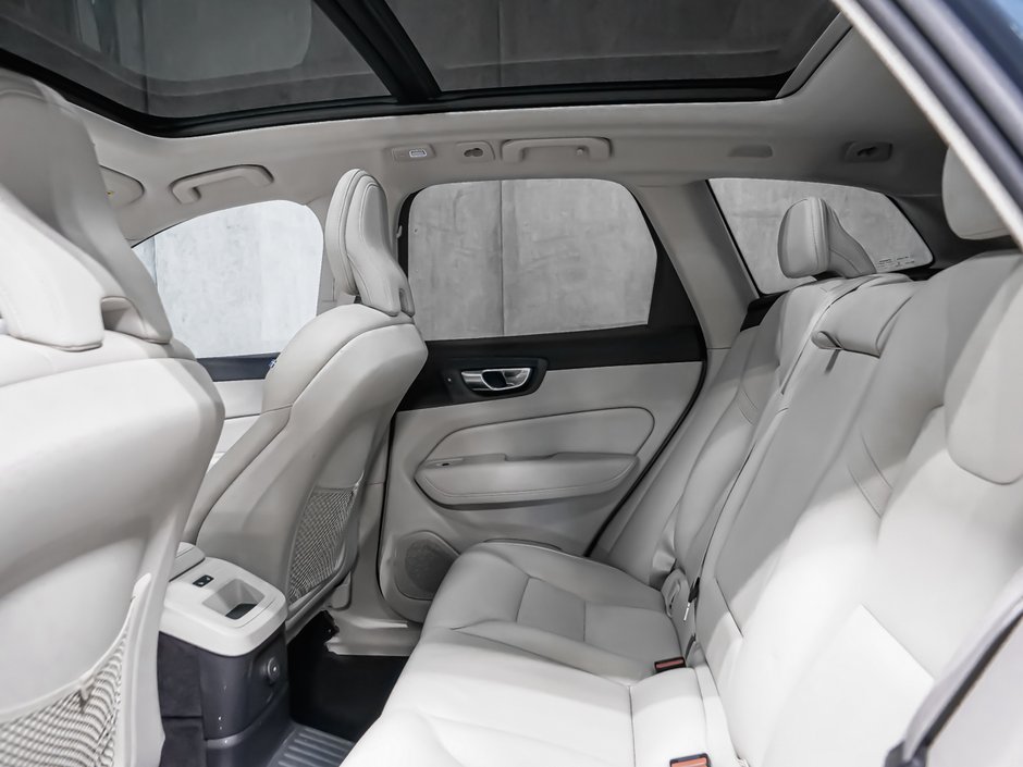 2022 Volvo XC60 Recharge Inscription, T8 AWD, Plug-in Hybrid, Expression-12