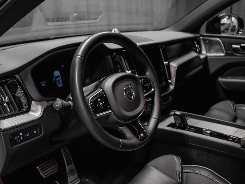 2022 Volvo XC60 Recharge R-Design, T8 AWD, Plug-In Hybrid-8