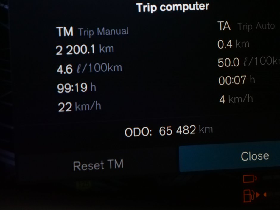 2022 Volvo XC60 Recharge R-Design, T8 AWD, Plug-In Hybrid-11