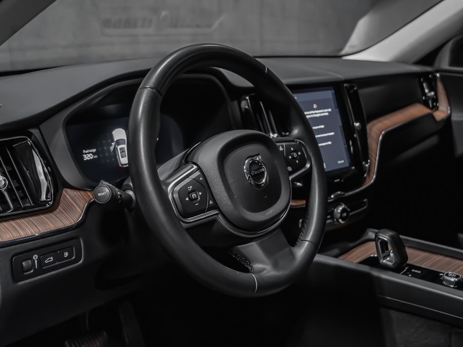 2022 Volvo XC60 Recharge INSCRIPTION EXPRESSION T8 AWD PLUG-IN HYBRID-8