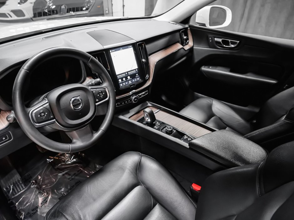 2022 Volvo XC60 Recharge T8 INSCRIPTION EXPRESSION  CLIMATE PREMIUM-6