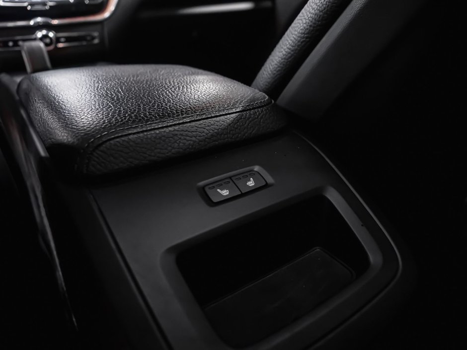 2022 Volvo XC60 Recharge T8 INSCRIPTION EXPRESSION  CLIMATE PREMIUM-4