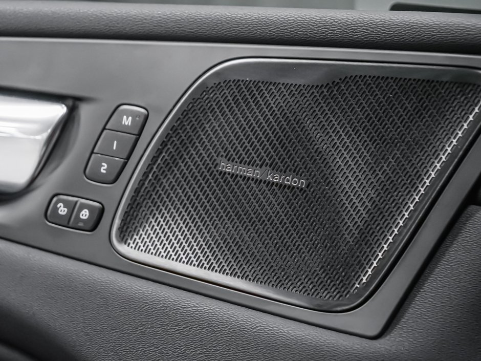 2022 Volvo XC60 Recharge Inscription Expression-8