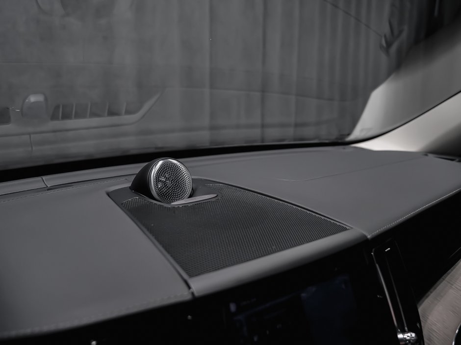 2022 Volvo XC60 Recharge T8 INSCRIPTION-11