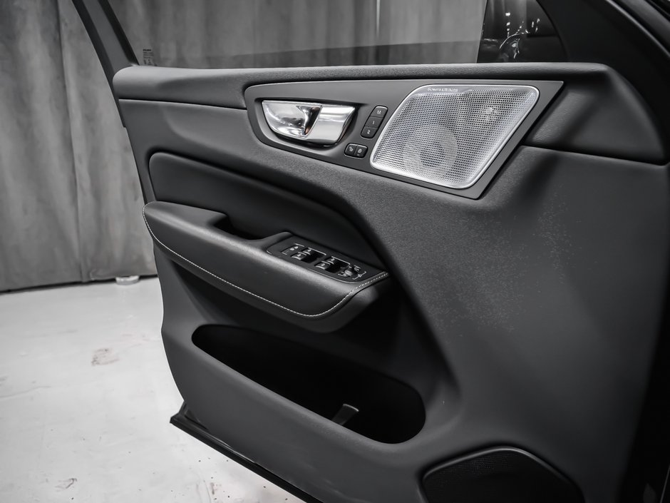 2022 Volvo XC60 Recharge T8 INSCRIPTION-9