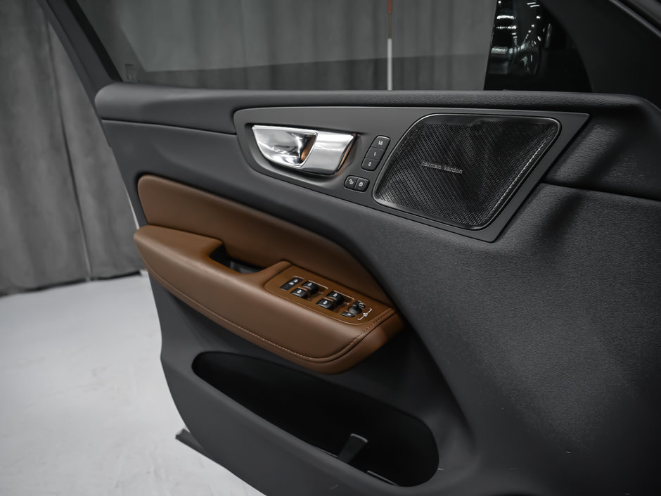 Volvo XC60 Recharge T8 ULTIMATE DARK 2023-8