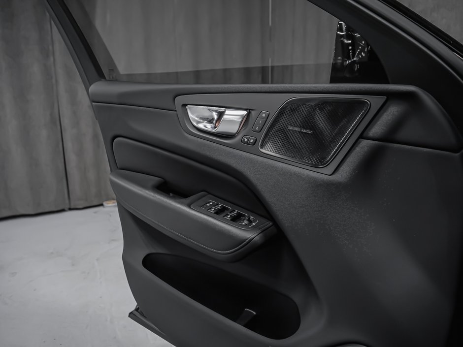 2023 Volvo XC60 Recharge T8 PLUS BRIGHT CLIMATE-10