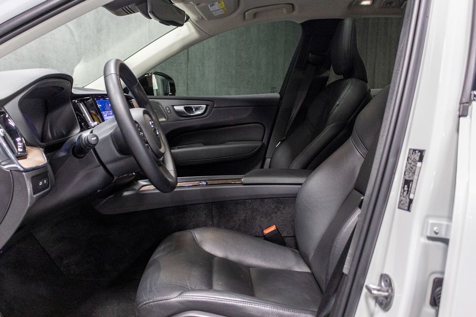2024 Volvo XC60 Recharge T8 PLUS DARK CLIMATE HARMAN-13