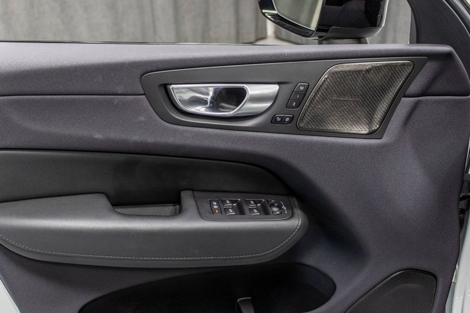 2024 Volvo XC60 Recharge T8 PLUS DARK CLIMATE HARMAN-17