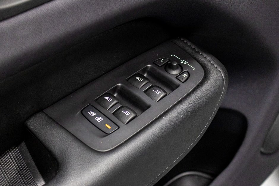 2024 Volvo XC60 Recharge T8 PLUS DARK CLIMATE HARMAN-18