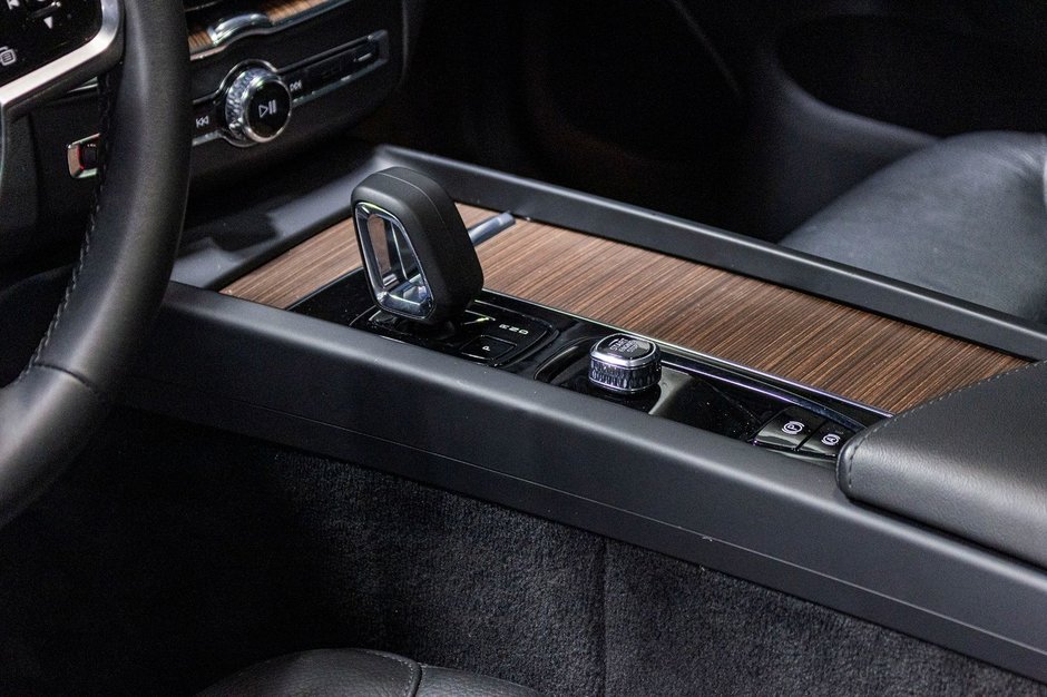 2024 Volvo XC60 Recharge T8 PLUS DARK CLIMATE HARMAN-10