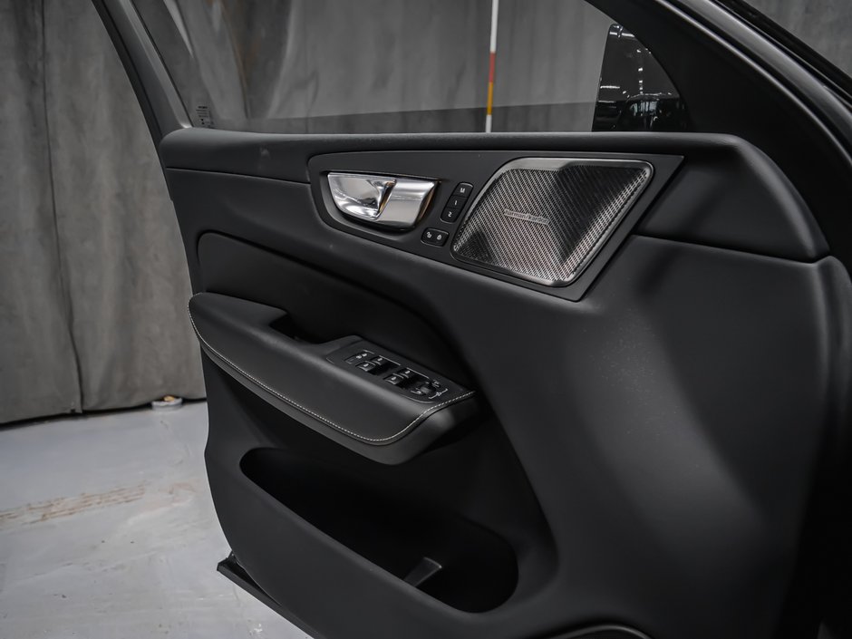 Volvo XC60 Recharge T8 AWD PLUG-IN HYBRID ULTIMATE DARK THEME 2024-9