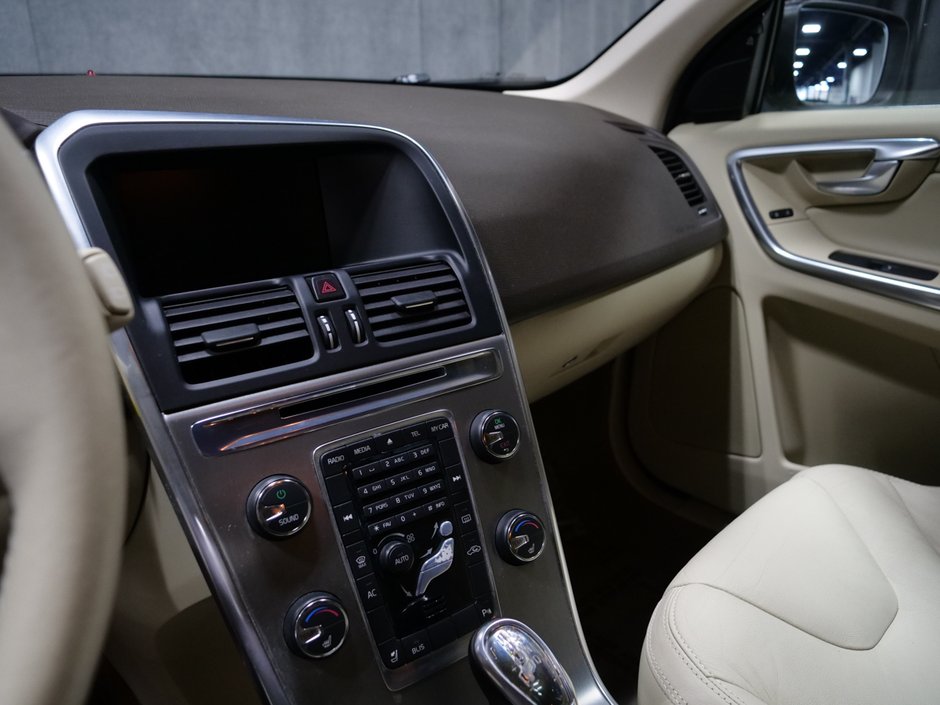 Volvo XC60 V6, SUNROOF, 4D SPORT, 6GEAR GEARTRONIC 2013-10