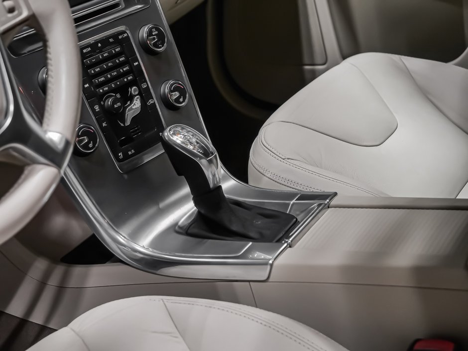 Volvo XC60 V6, SUNROOF, 4D SPORT, 6GEAR GEARTRONIC 2013-6