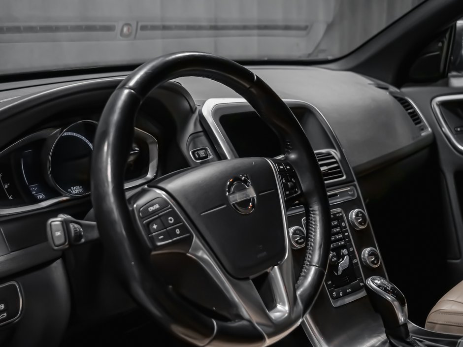 Volvo XC60 T6 AWD PREMIER PLUS VOLANT CHAUFFANT CAPTEUR ANGLE MORT TOIT OUVRANT 2015-8