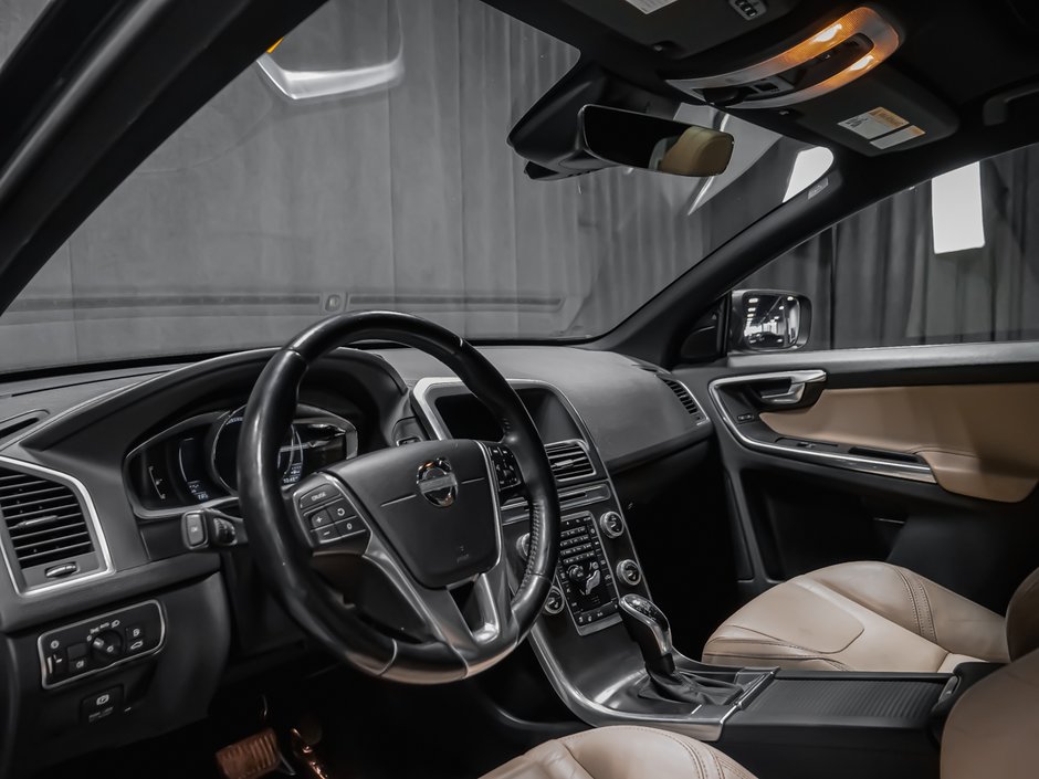 Volvo XC60 T6 AWD PREMIER PLUS VOLANT CHAUFFANT CAPTEUR ANGLE MORT TOIT OUVRANT 2015-6