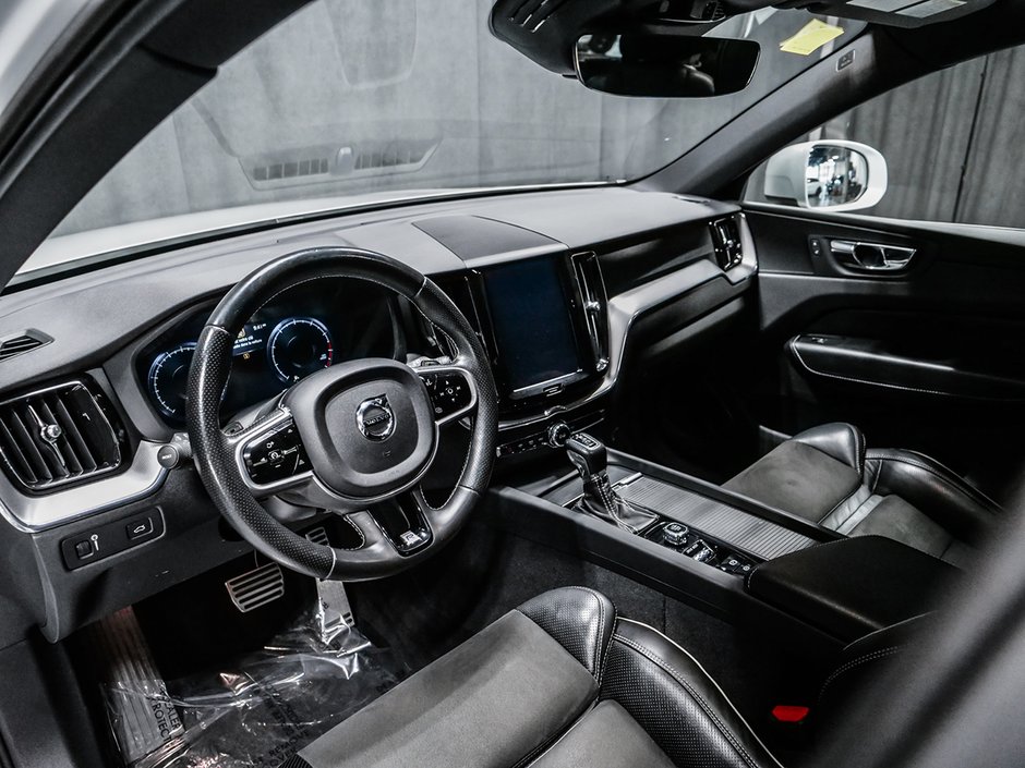 2018 Volvo XC60 T6 R-DESIGN-11
