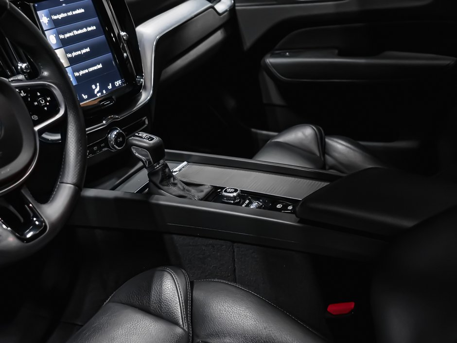 Volvo XC60 T6 MOMENTUM CLIMATE PACKAGE WITH HEATED WINDSHIELD 2018-6