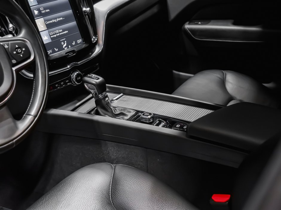 2018 Volvo XC60 T6 MOMENTUM CLIMATE VISION-5