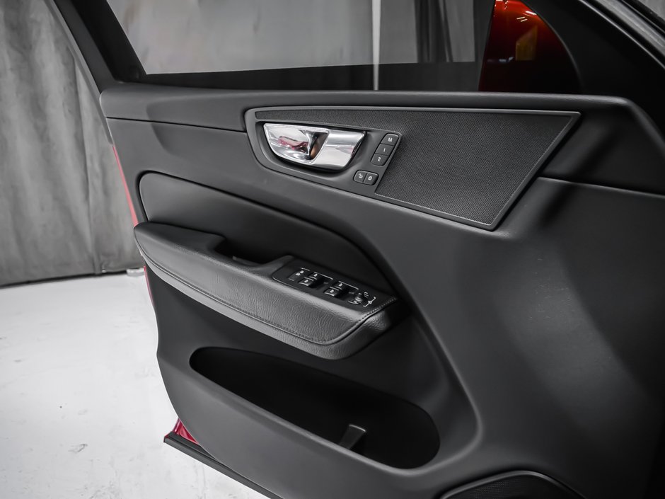2018 Volvo XC60 T6 MOMENTUM CLIMATE VISION-8