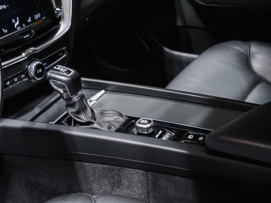 Volvo XC60 T6 MOMENTUM CLIMATE VISION HARMAN KARDON 2019-6