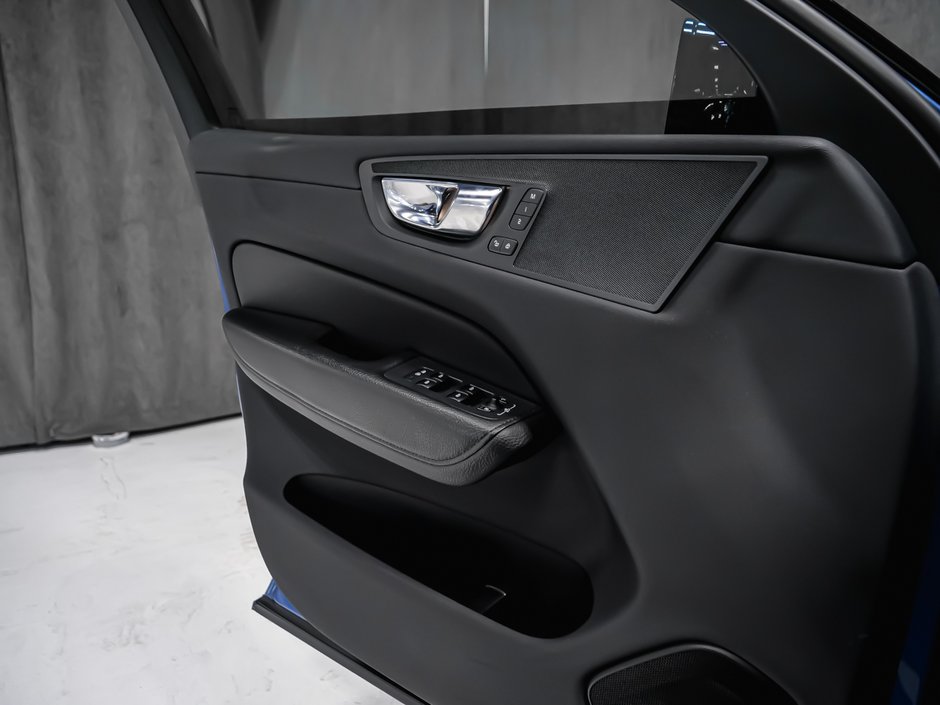 2020 Volvo XC60 R-Design-9