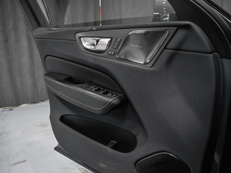 2021 Volvo XC60 T6 INSCRIPTION CLIMATE-8