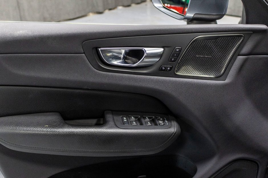 2021 Volvo XC60 T8 INSCRIPTION EXPRESSION PREMIUM CLIMATE HARMAN-16