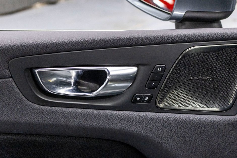 2021 Volvo XC60 T8 INSCRIPTION EXPRESSION PREMIUM CLIMATE HARMAN-17