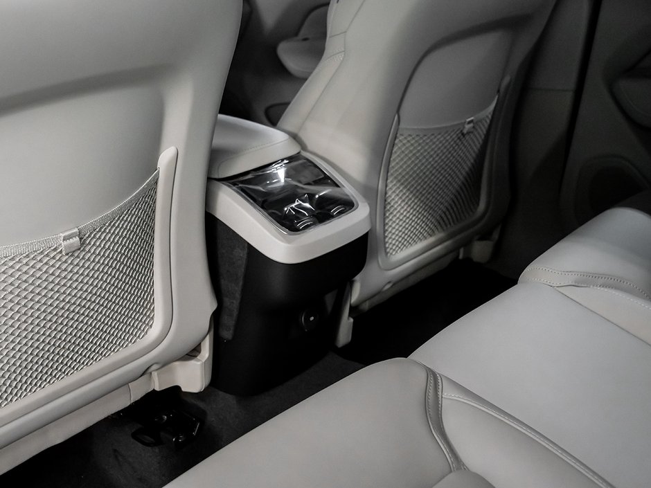 2022 Volvo XC60 B6 INSCRIPTION CLIMATE BOWERS & WILKINS-25