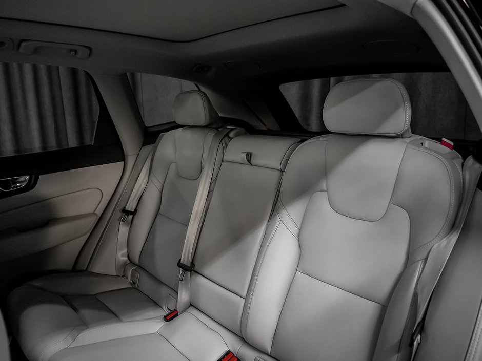 2022 Volvo XC60 B6 INSCRIPTION CLIMATE BOWERS & WILKINS-23