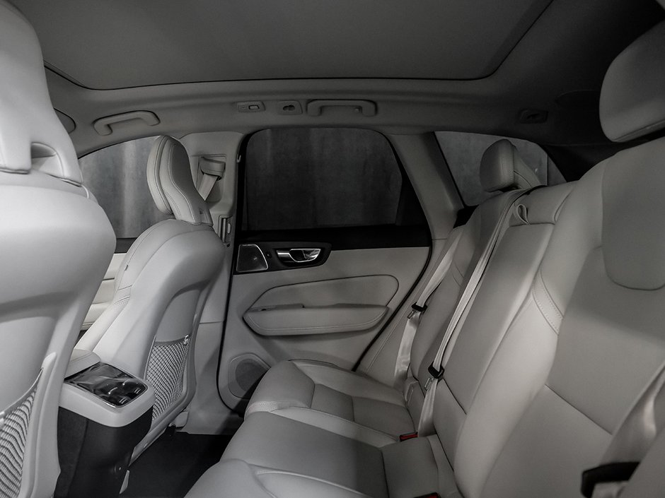 2022 Volvo XC60 B6 INSCRIPTION CLIMATE BOWERS & WILKINS-24