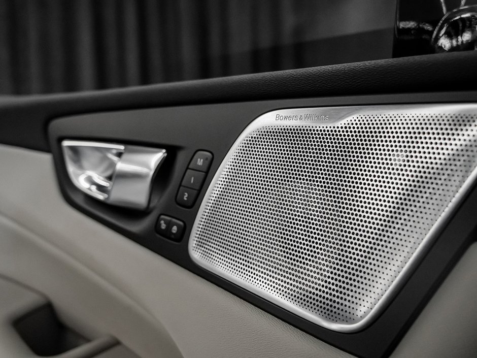 2022 Volvo XC60 B6 INSCRIPTION CLIMATE BOWERS & WILKINS-19