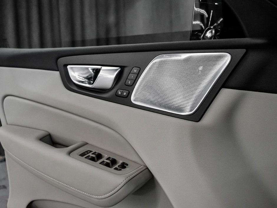 2022 Volvo XC60 B6 INSCRIPTION CLIMATE BOWERS & WILKINS-18