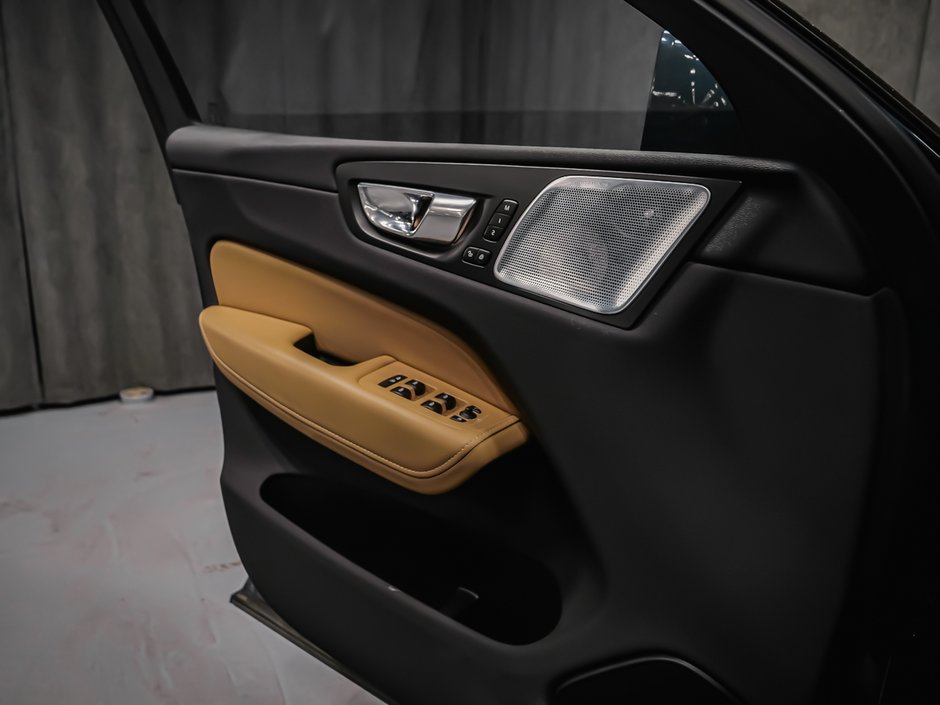 2022 Volvo XC60 B6 INSCRIPTION CLIMATE BOWERS-11