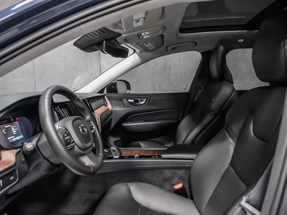 2022 Volvo XC60 B6 MOMENTUM PREMIUM CLIMATE-10