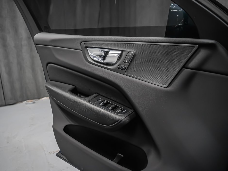 2022 Volvo XC60 B6 MOMENTUM PREMIUM CLIMATE-9
