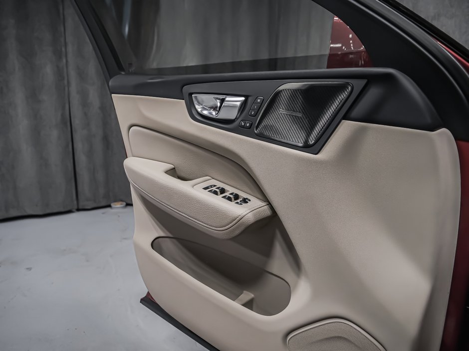 Volvo XC60 B6 MOMENTUM PREMIUM CLIMATE HARMAN 2022-9