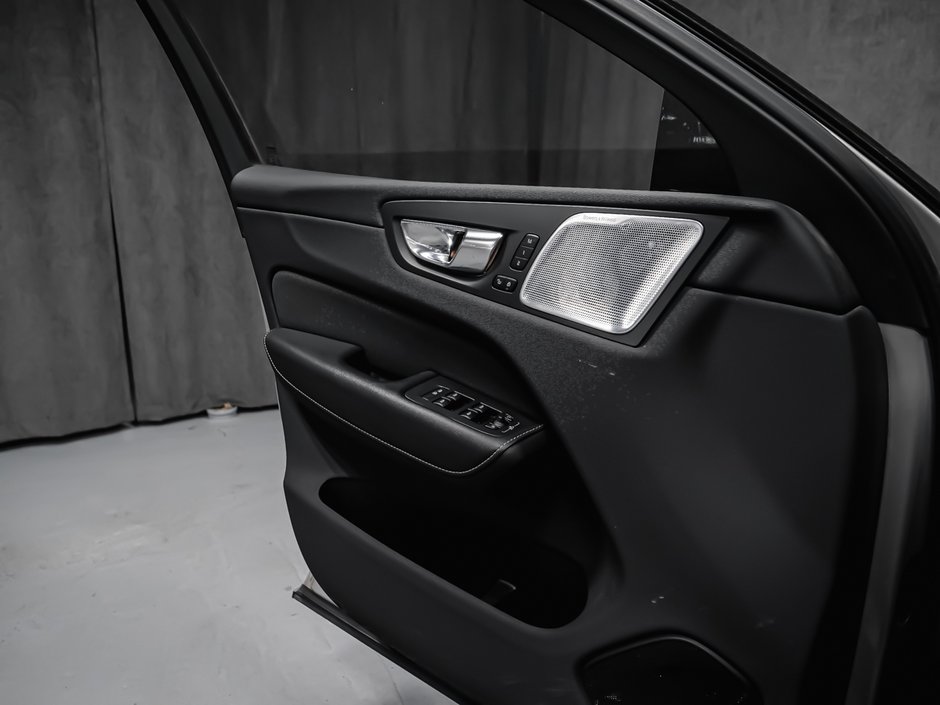 2022 Volvo XC60 B6 R-DESIGN CLIMATE ADVANCED BOWERS-6