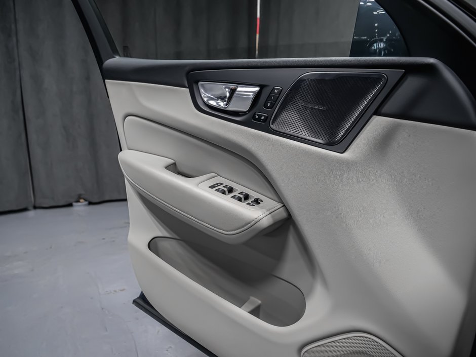 2022 Volvo XC60 B6 INSCRIPTION ADVANCED CLIMATE-8