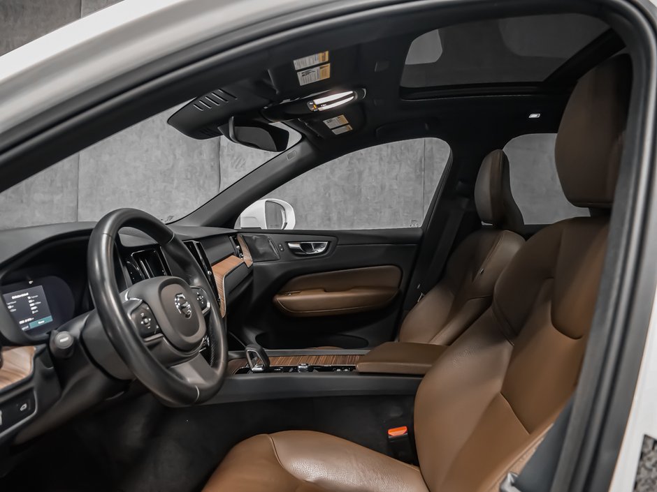 Volvo XC60 B6 MOMENTUM 2022-10