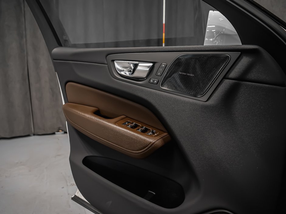 Volvo XC60 B6 MOMENTUM 2022-8