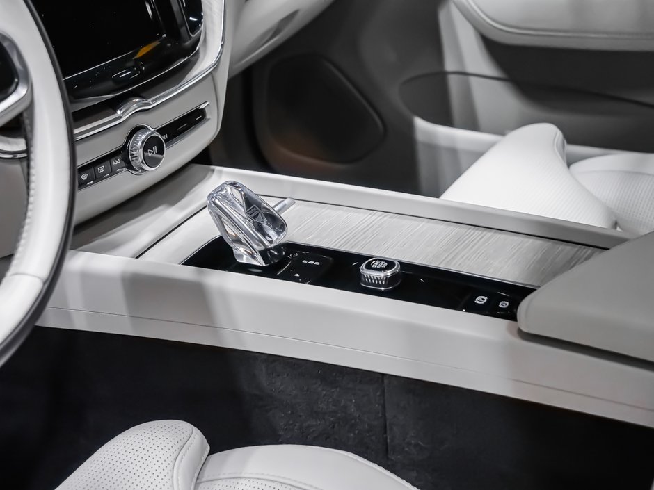 2022 Volvo XC60 B6 INSCRIPTION CLIMATE BOWERS & WILKINS-6